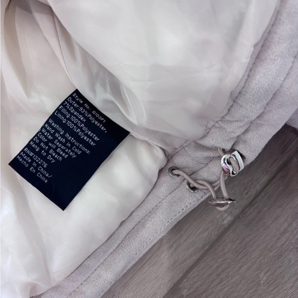 Coalition Cropped Cream Puffer Jacket – Size Medium – Excellent Condition - Picture 5 of 6